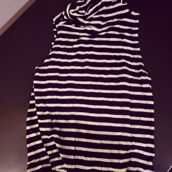 Turtle neck tank - Picture 1 of 2